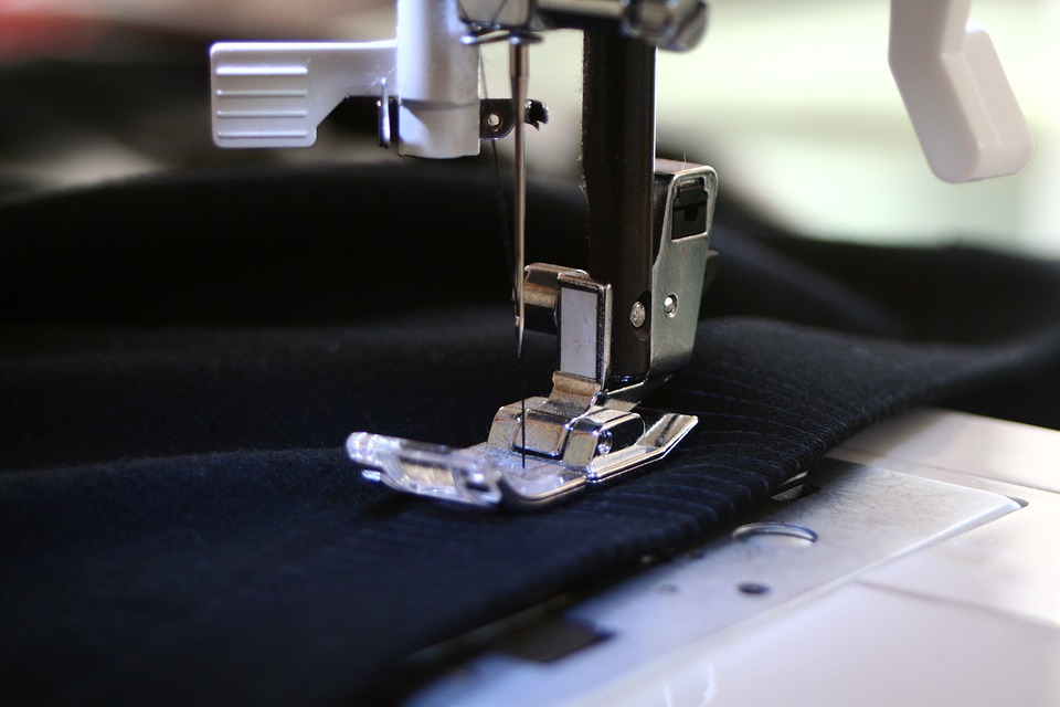 Tips for Choosing Sewing Machine Table